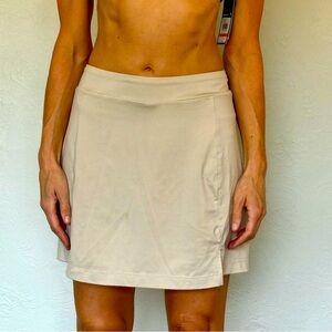 CUTE & STRETCHY Cream athletic skirt with built-in shorts #golf #tennis